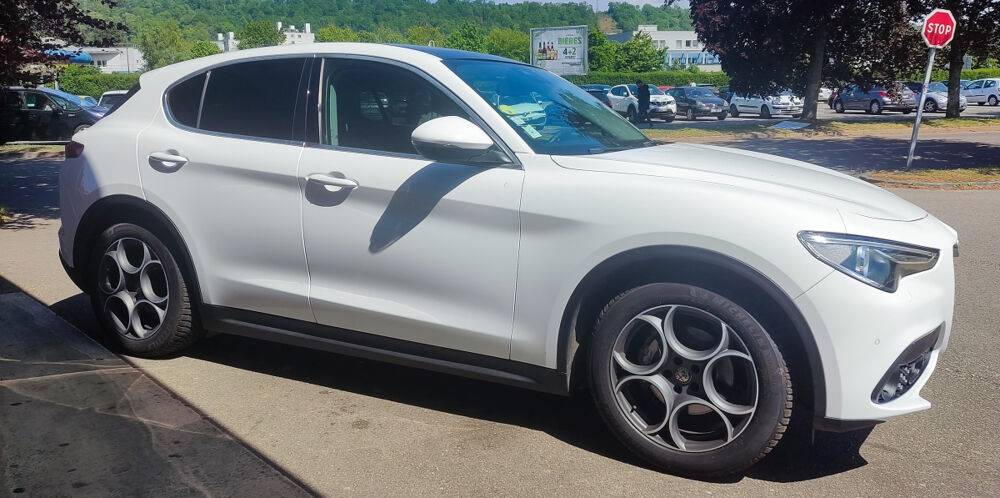 Stelvio Lusso• Toit Panoramique Ouvrant 2019 occasion 27500 Pont-Audemer