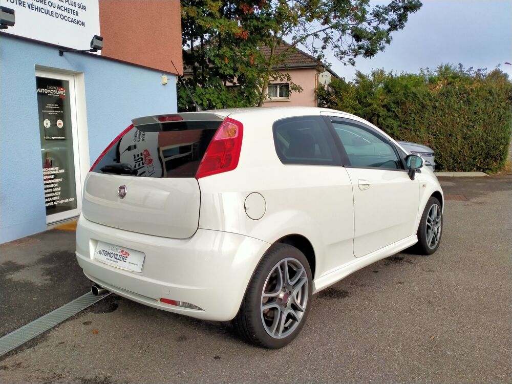 Grande Punto 1.4 16v T-jet 120ch Sport 3p 2009 occasion 90400 Danjoutin