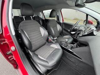 2008 1.2 110 BVM6 ALLURE | ENTRETIEN PEUGEOT | CARPLAY | CAMERA | 2019 occasion 44860 Pont-Saint-Martin