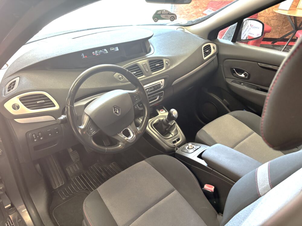 Grand scenic IV 1.5 DCI 110 ch Finition Business 7 places 2014 occasion 59640 Dunkerque