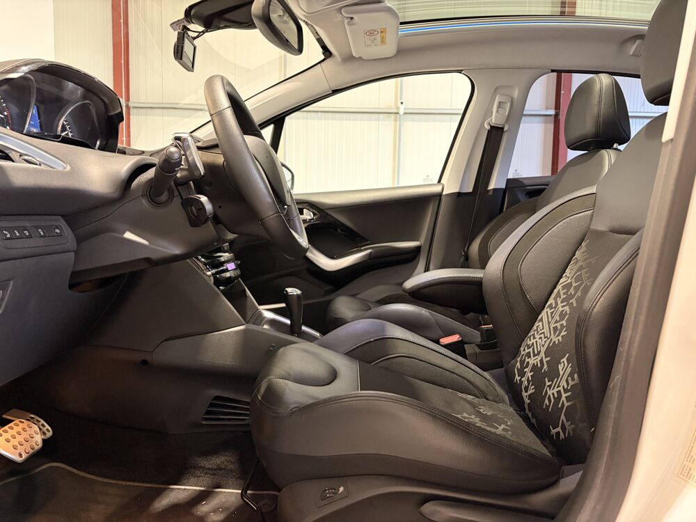 208 1.6 E-HDI BVA 5P + TOIT PANORAMIQUE / CAMERA DE RECUL 2015 occasion 27620 Gasny