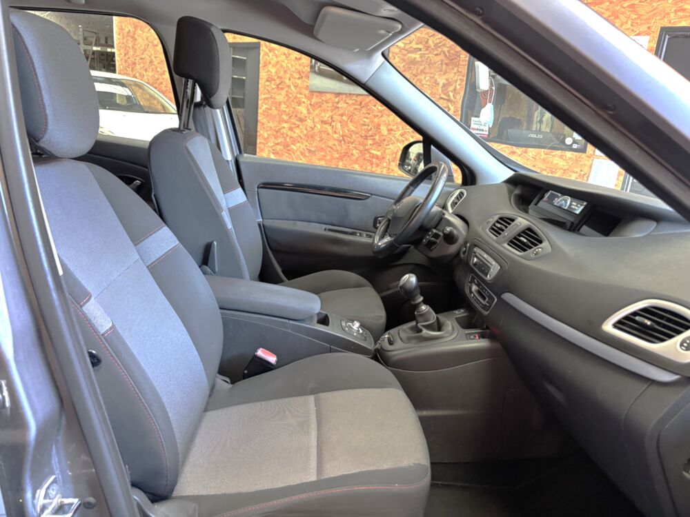 Grand scenic IV 1.5 DCI 110 ch Finition Business 7 places 2014 occasion 59640 Dunkerque