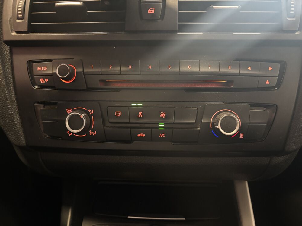 S&eacute;rie 1 BMW SERIE 1 114D 95 LOUNGE 2013 occasion 37170 Chambray-l&egrave;s-Tours