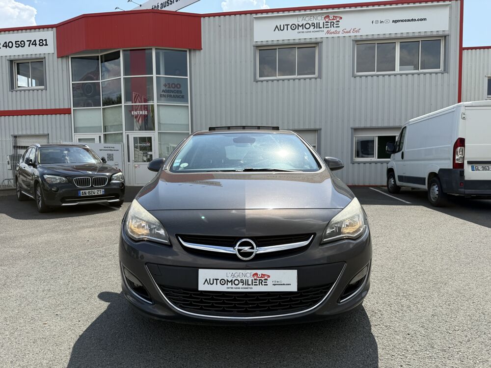 Astra IV (2) 2.0L CDTI 165CH COSMO PACK | 1&egrave;re Main 2012 occasion 44860 Pont-Saint-Martin