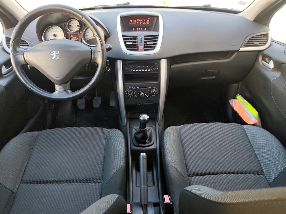 207 SW VTI 95 1.4L CLIM GARANTIE 6 MOIS 2011 occasion 34160 Castries