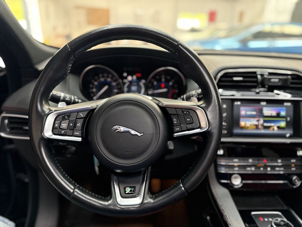 F-PACE 2.0 D 180 AWD R-SPORT 2018 occasion 78680 &Eacute;p&ocirc;ne