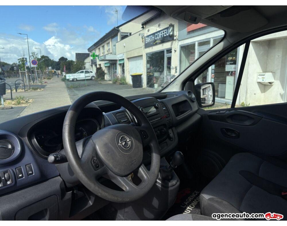 Vivaro L2H2 1.6 CDTI 120 cv - 2&egrave;me main - Chaine de distribution 2016 occasion 49124 Saint-Barth&eacute;lemy-d'Anjou