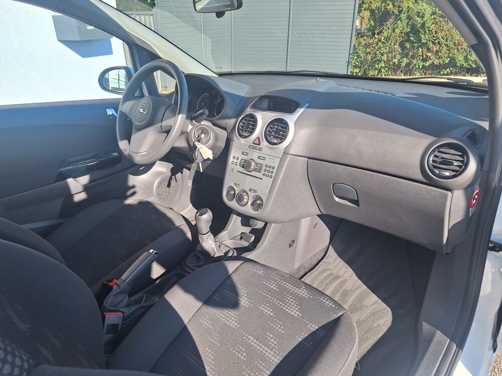 Corsa 1.0 65 ch Graphite 3 portes 1&egrave;re main 2014 occasion 90400 Danjoutin