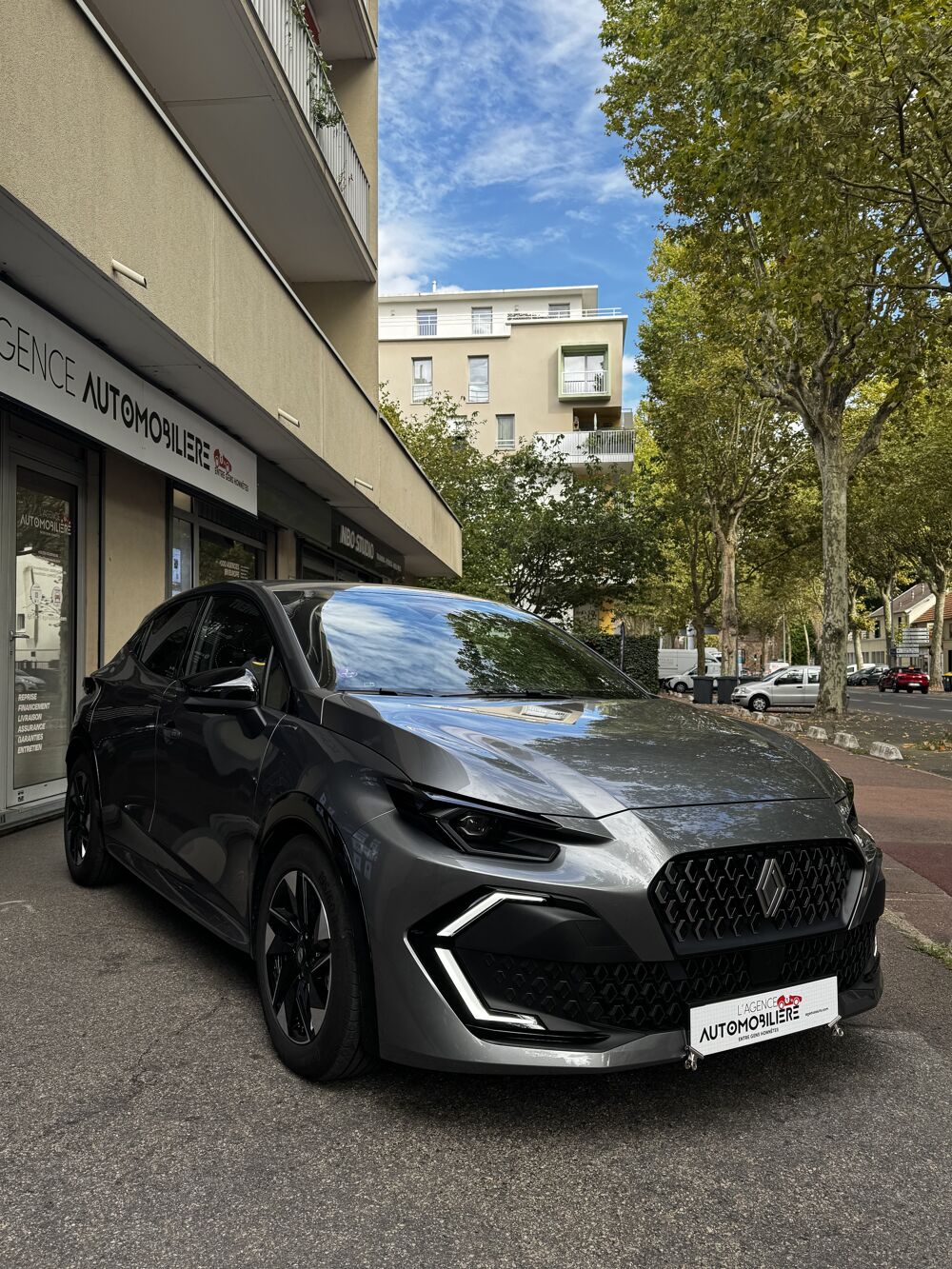 Clio VI 1.8 E-TECH FULL HYBRID 160 TECHNO -GARANTIE CONSTRUCTEUR 2026 occasion 92370 Chaville