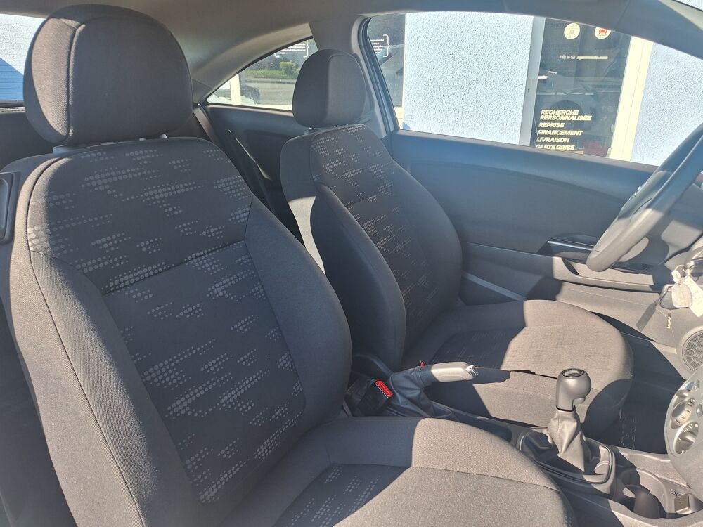 Corsa 1.0 65 ch Graphite 3 portes 1&egrave;re main 2014 occasion 90400 Danjoutin
