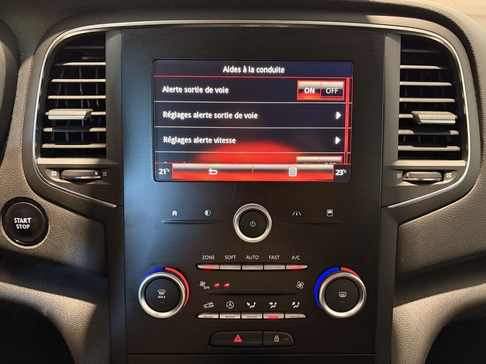 M&eacute;gane IV 1.5 DCI 110 ENERGY ZEN / ATTELAGE 2016 occasion 27620 Gasny