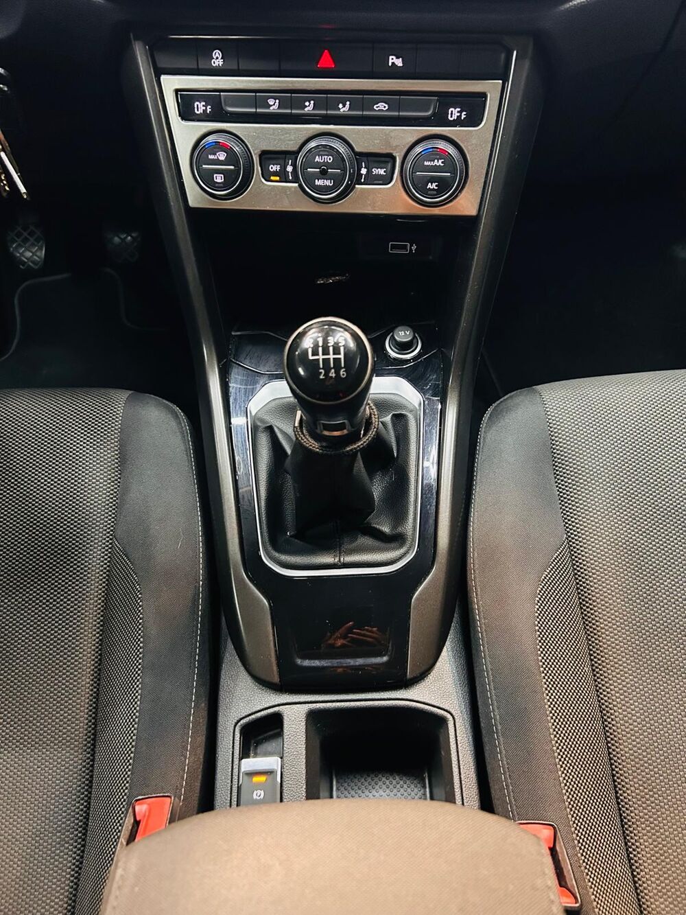 T-ROC 1.0 TSI 116 cv Lounge - 2&egrave;me Main - Suivi Volkswagen - Pneus 2018 occasion 71300 Montceau-les-Mines