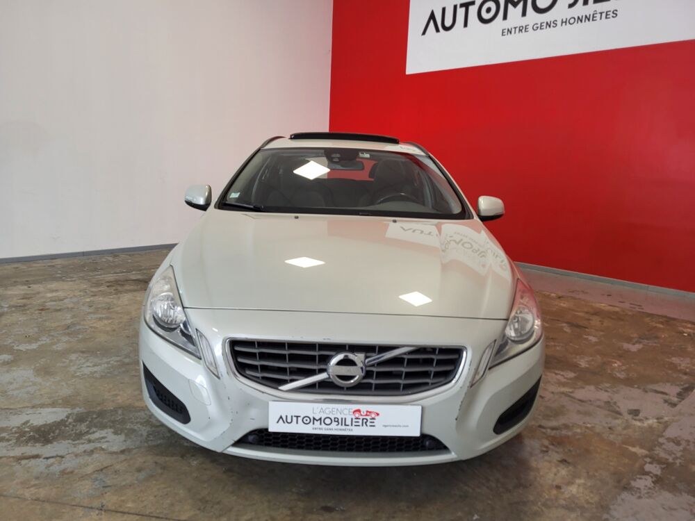V60 VOLVO D4 2.0 163 BVA MOMENTUM + TOIT OUVRANT 2012 occasion 37170 Chambray-l&egrave;s-Tours