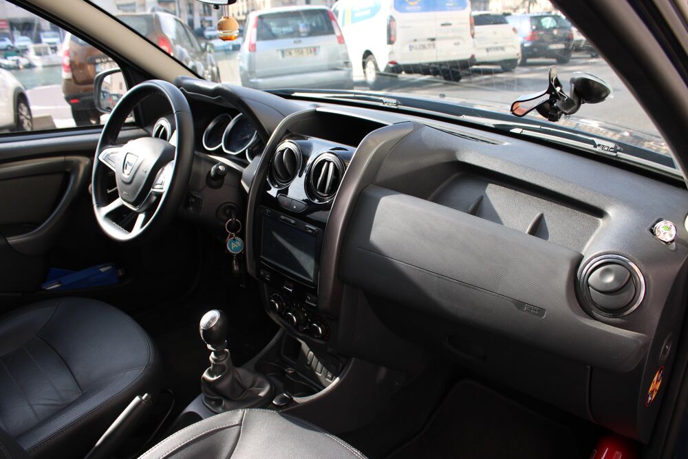 Duster 1.2 TCE 125ch BLACK TOUCH 4X2 ( Entretien DACIA, 1&egrave;re main, 2017 occasion 34200 S&egrave;te