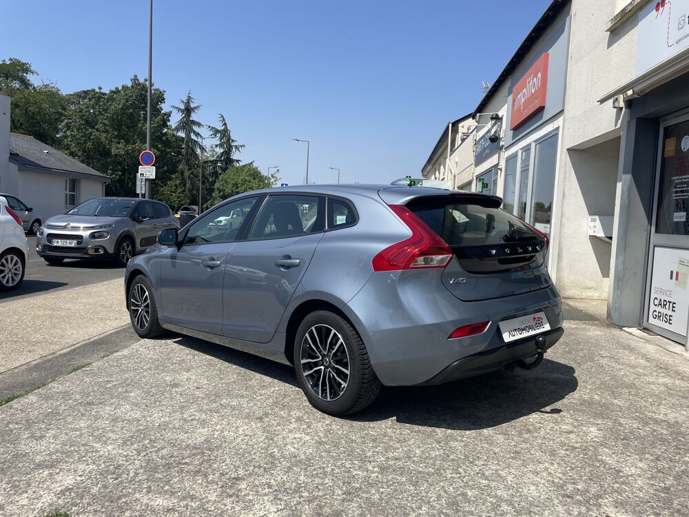 V40 T2 122ch Momentum business - Carnet d'entretien tamponn&eacute; 2018 occasion 49124 Saint-Barth&eacute;lemy-d'Anjou