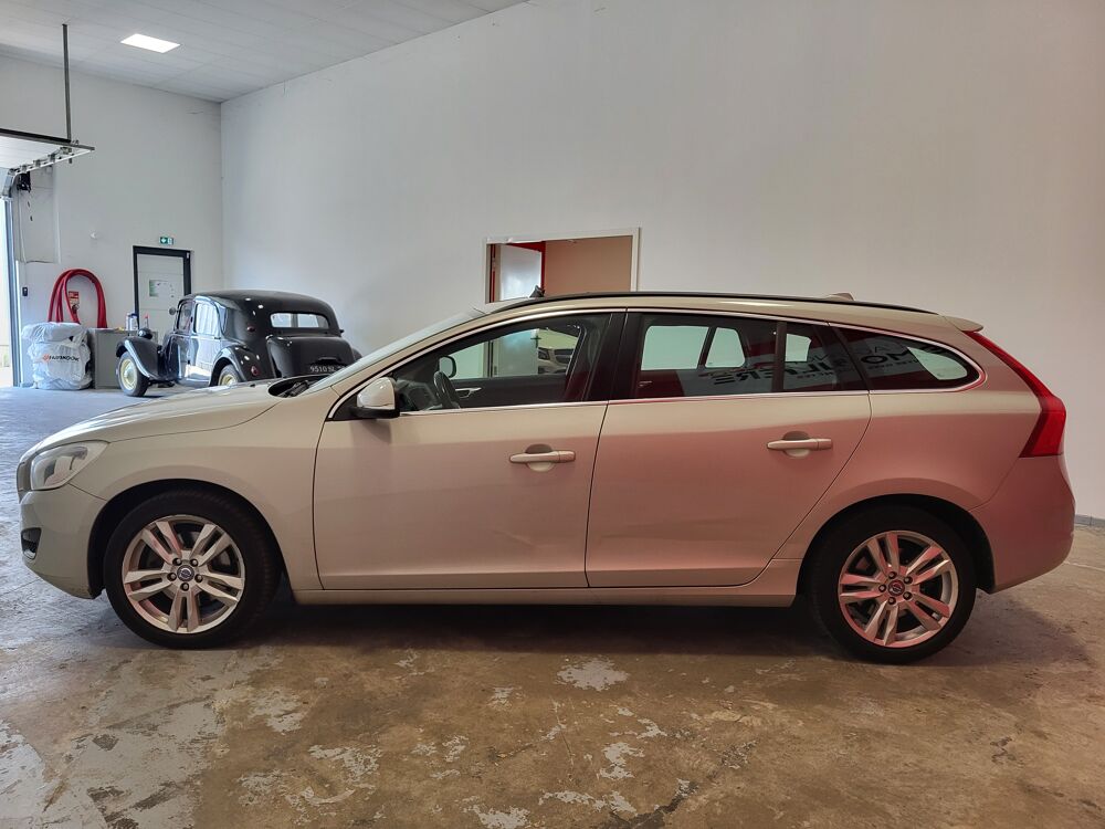 V60 VOLVO D4 2.0 163 BVA MOMENTUM + TOIT OUVRANT 2012 occasion 37170 Chambray-l&egrave;s-Tours
