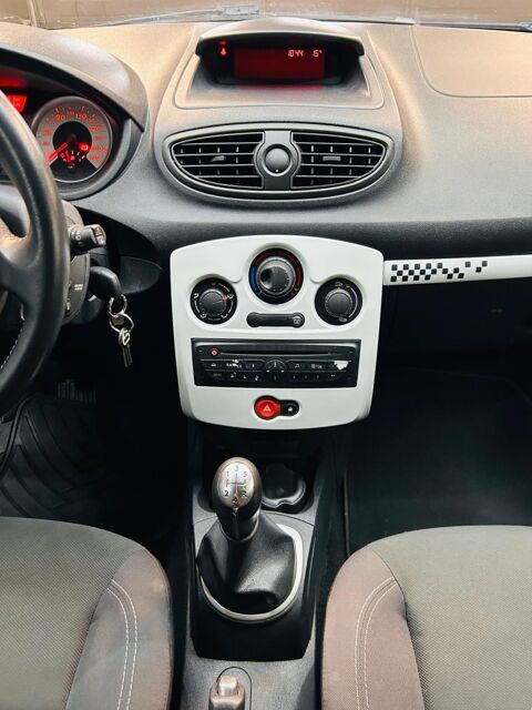 Clio 1.2 TCe 100 cv – Look S – Rouge & Blanc – Distribution 2011 occasion 71300 Montceau-les-Mines