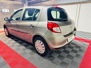 Clio III 5 Portes Phase 2 1.2 i 16V eco2 75 cv 2011 occasion 71300 Montceau-les-Mines