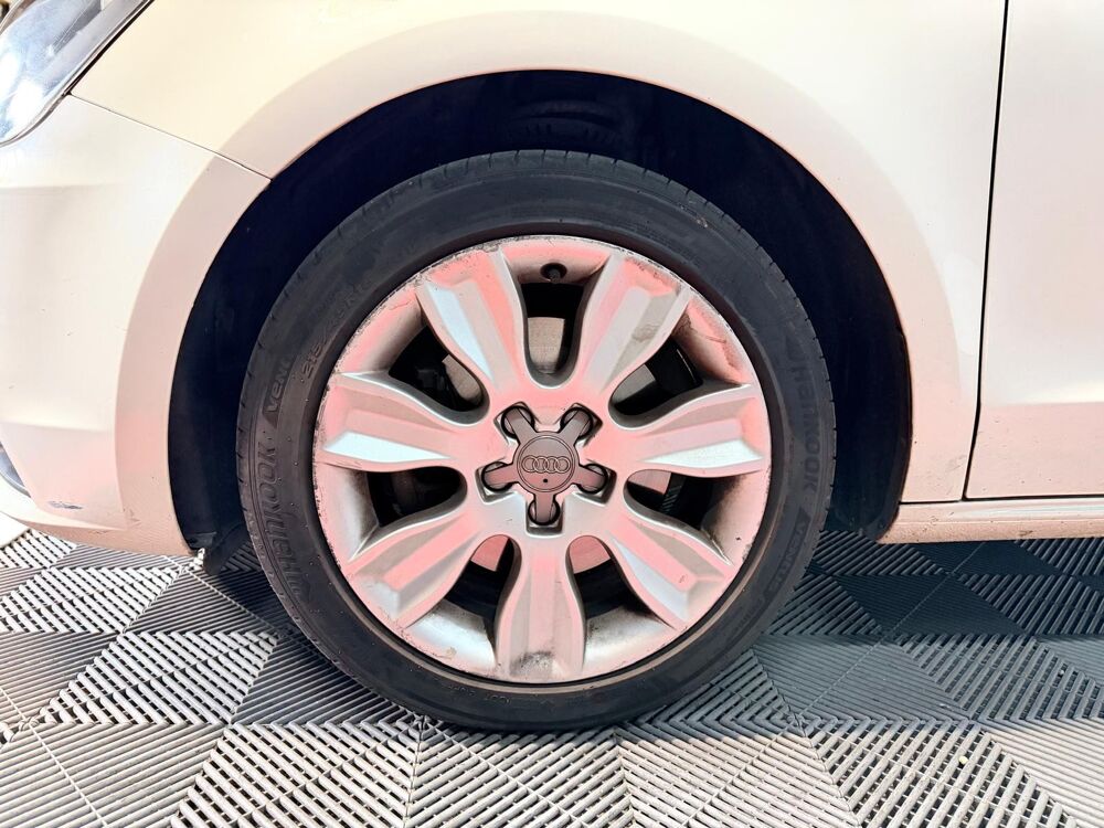 A1 I 3 Portes 1.6 TDI 16V 105 cv 2011 occasion 71300 Montceau-les-Mines