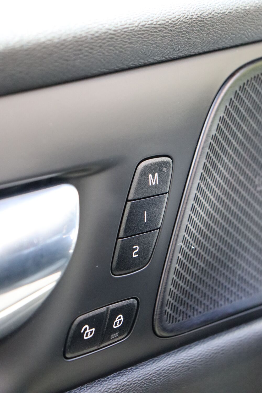 V60 D3 150 R-Design BVM (Harman & Kardon, Kit distribution &agrave; jou 2020 occasion 88000 &Eacute;pinal