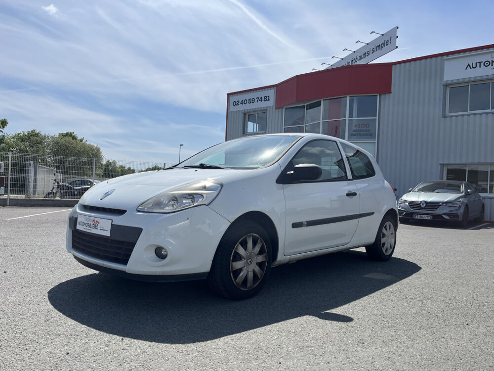 Clio 3 1.5dci 75ch soci&eacute;t&eacute; // GARANTIE 6 MOIS // Courroie neuve 2013 occasion 44860 Pont-Saint-Martin