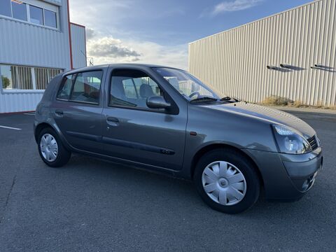 Clio II Phase 2 1.5L DCI 80CH PRIVILEGE | DISTRI OK 2002 occasion 44860 Pont-Saint-Martin