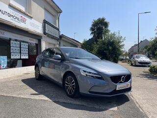 V40 T2 122ch Momentum business - Carnet d'entretien tamponn&eacute; 2018 occasion 49124 Saint-Barth&eacute;lemy-d'Anjou