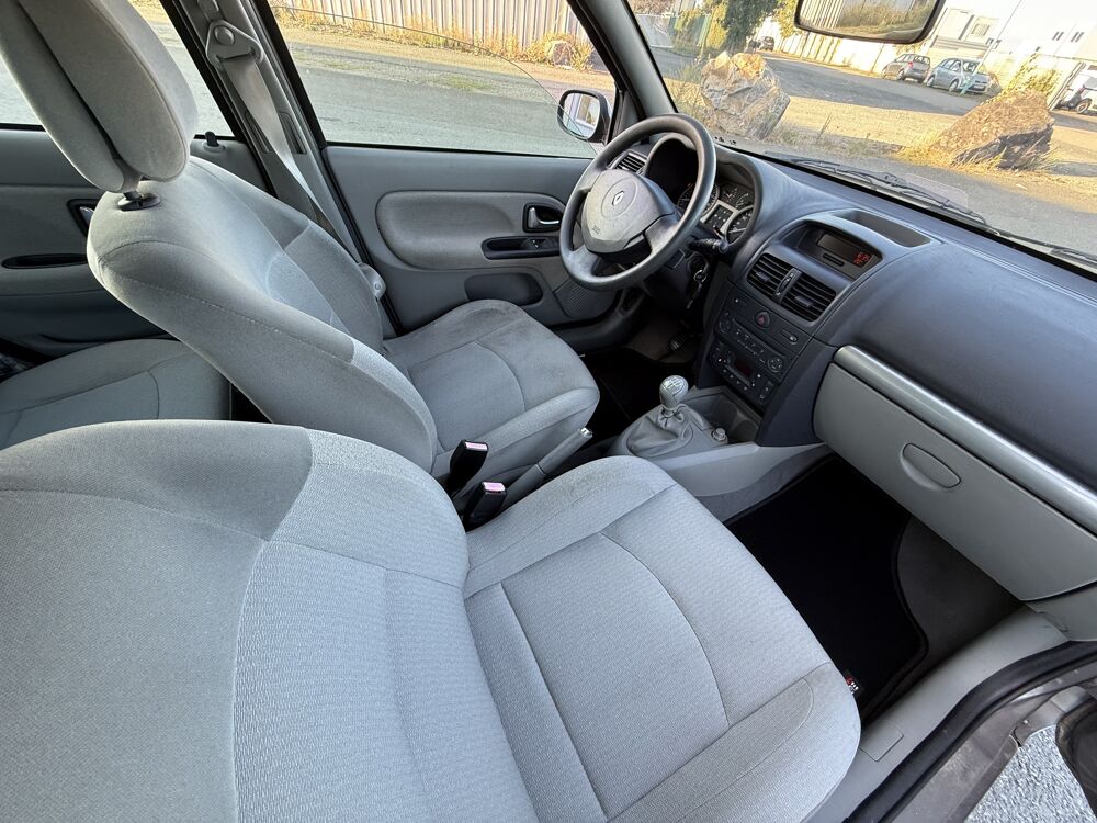 Clio II Phase 2 1.5L DCI 80CH PRIVILEGE | DISTRI OK 2002 occasion 44860 Pont-Saint-Martin
