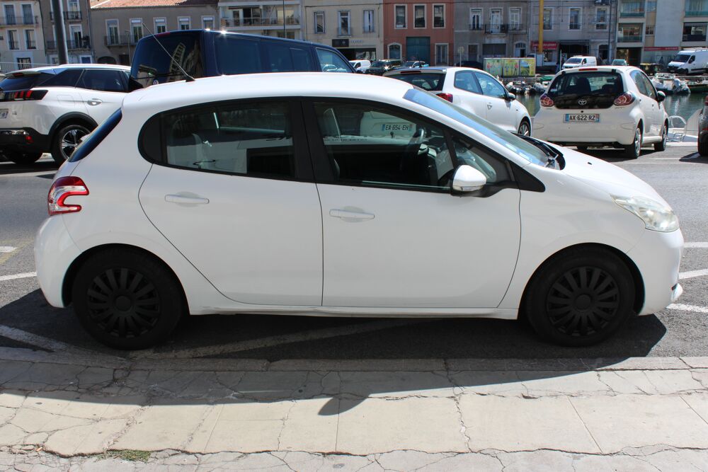 208 1.6 e-HDI 92ch ACTIVE ( Distribution chang&eacute;e, Clim, Bluetoot 2012 occasion 34200 S&egrave;te