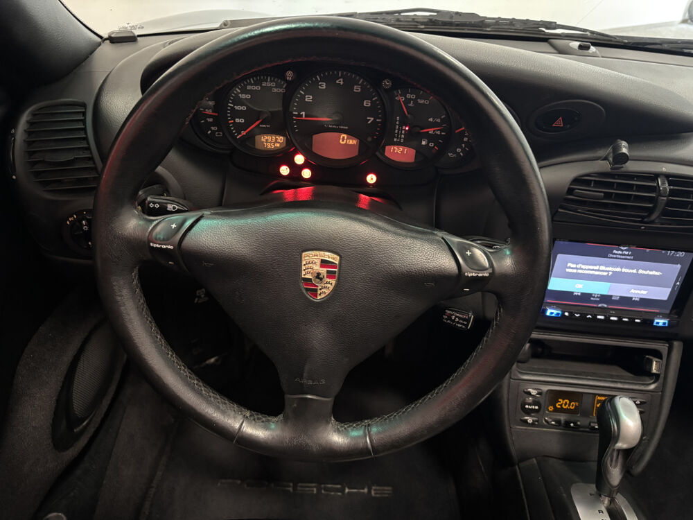 911 (996) 996 CABRIOLET 3.4 CARRERA 4 TIPTRONIC S + HARDTOP 2001 occasion 37170 Chambray-l&egrave;s-Tours
