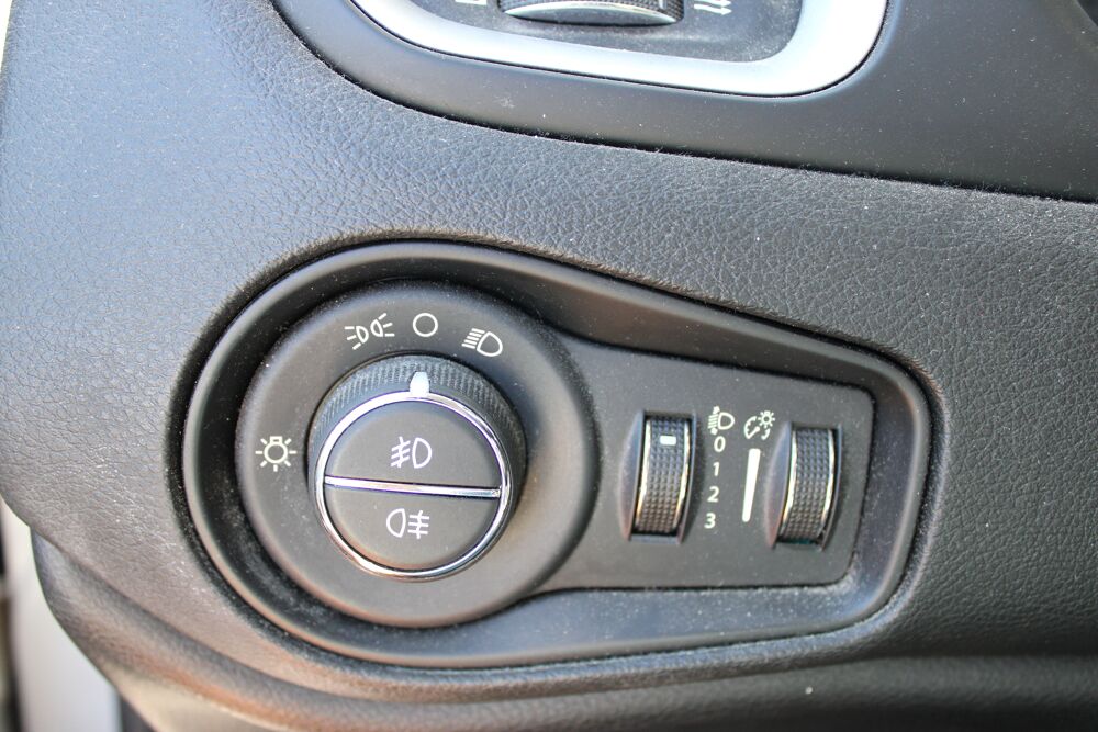 Renegade 1.6 JTD 120 ch LIMITED ( Si&egrave;ges chauffants, GPS, Radar Arr . 2015 occasion 34200 S&egrave;te