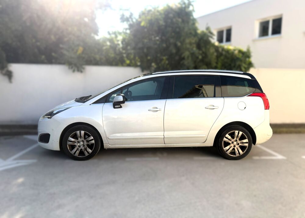 5008 GENERATION-I 1.6 120 ALLURE EAT BVA START-STOP 2016 occasion 34160 Castries