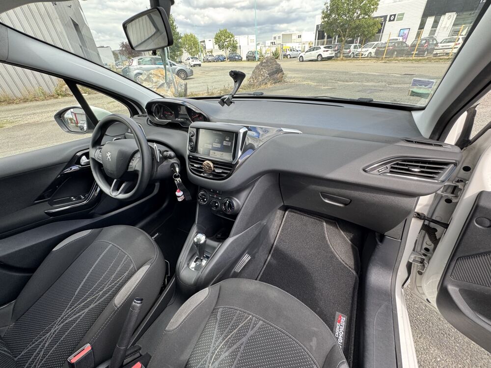 208 1.2 E-VTI 82 ETG5 ACTIVE | BOITE AUTO | DISTRIBUTION OK 10/2 2014 occasion 44860 Pont-Saint-Martin