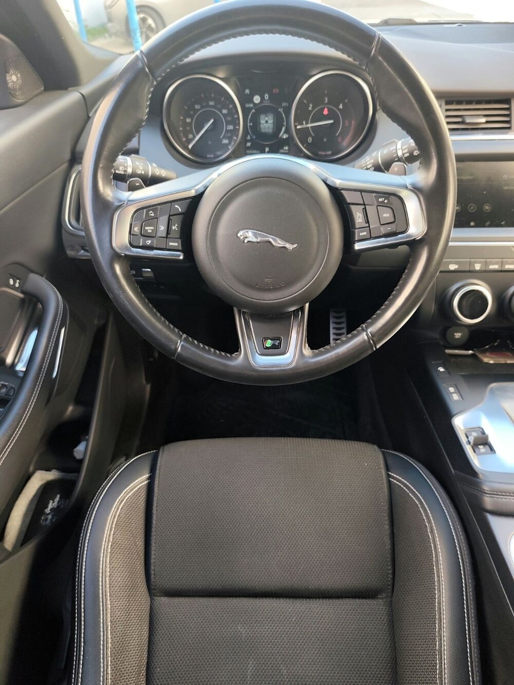 E-PACE 2.0 D 150 R-DYNAMIC BUSINESS AWD BVA 2018 occasion 34160 Castries