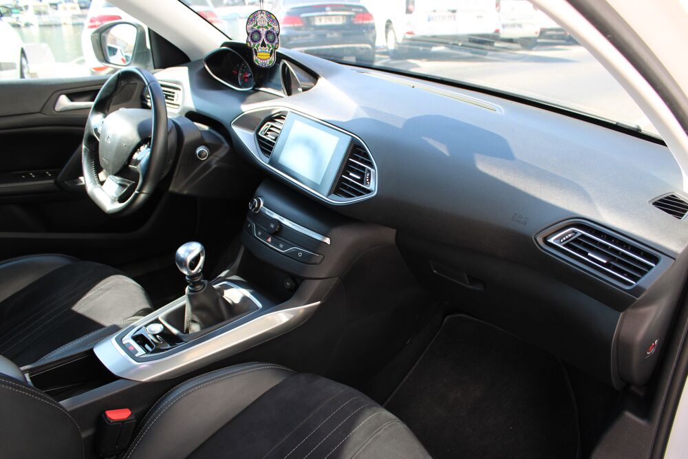 308 GENERATION-II 2.0 BLUEHDI 150 FELINE ( Entretien Peugeot, Ra 2014 occasion 34200 S&egrave;te