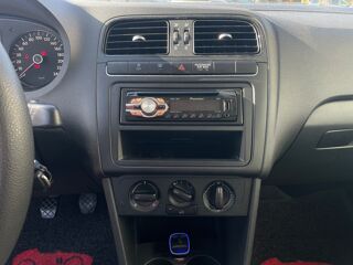 Polo Volkswagen V 1.6 TDI 90 cv - Confortline 2012 occasion 49124 Saint-Barth&eacute;lemy-d'Anjou