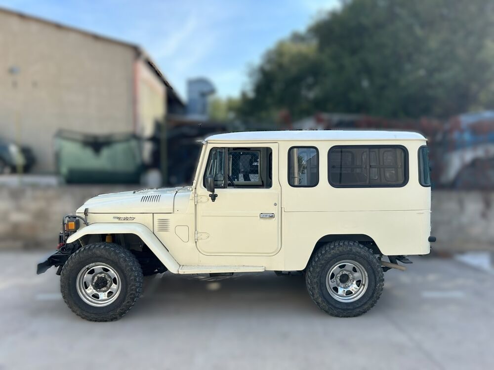 Land Cruiser BJ 43 1978 occasion 34160 Castries
