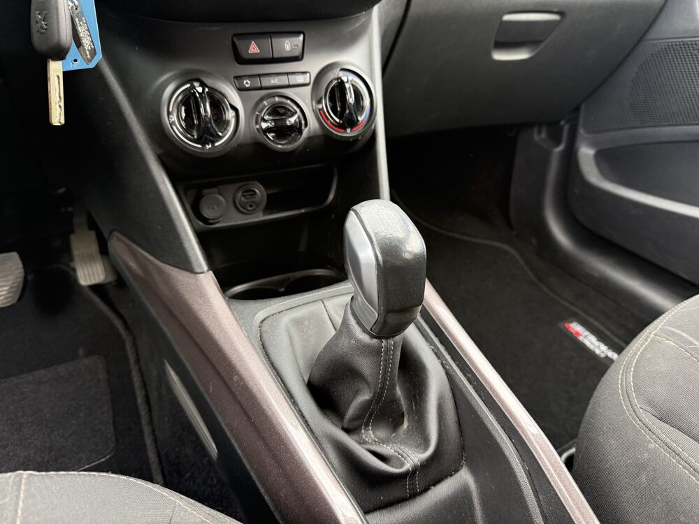 2008 1.2L 82CH STYLE | 1&egrave;re Main | GARANTIE 12 MOIS 2015 occasion 44860 Pont-Saint-Martin