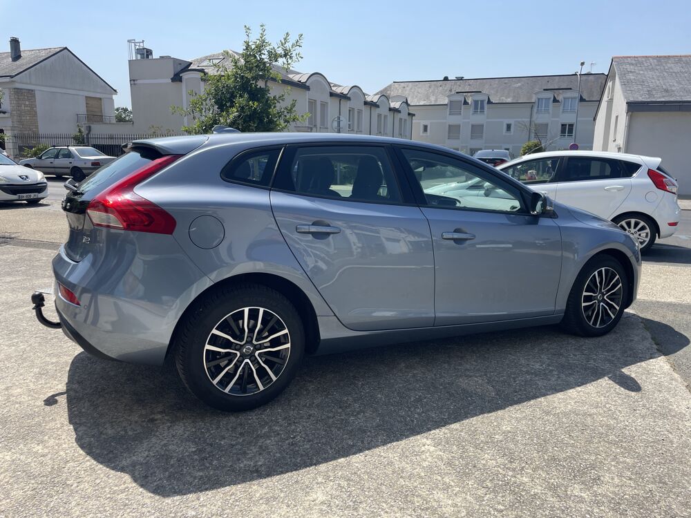 V40 T2 122ch Momentum business - Carnet d'entretien tamponn&eacute; 2018 occasion 49124 Saint-Barth&eacute;lemy-d'Anjou