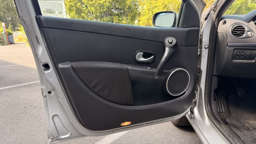 Clio III 5 Portes 1.5 dCi 86 cv Full Options / distribution neuve 2008 occasion 91120 Palaiseau
