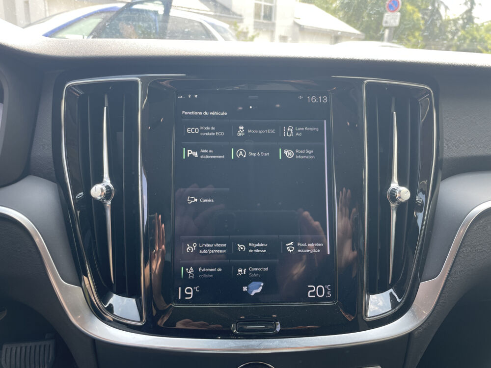 V60 II D3 2.0 TDi Geartronic 150 cv Bo&icirc;te auto momentum business 2019 occasion 49124 Saint-Barth&eacute;lemy-d'Anjou