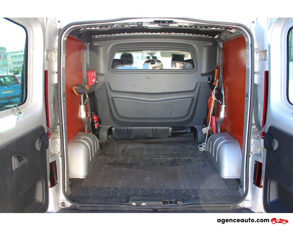 Vivaro COMBI 1.6 CDTI 115 - L1H1 PACK PLUS CLIM ( Moteur &agrave; cha&icirc;ne, 2015 occasion 34200 S&egrave;te
