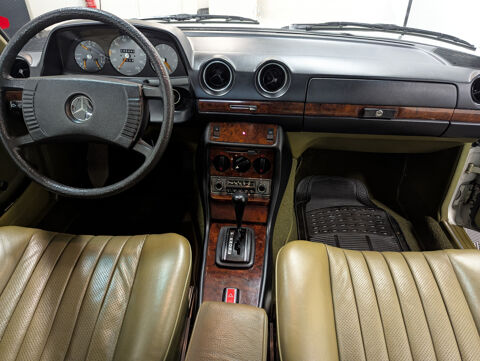 230 C 1978 occasion 95800 Cergy