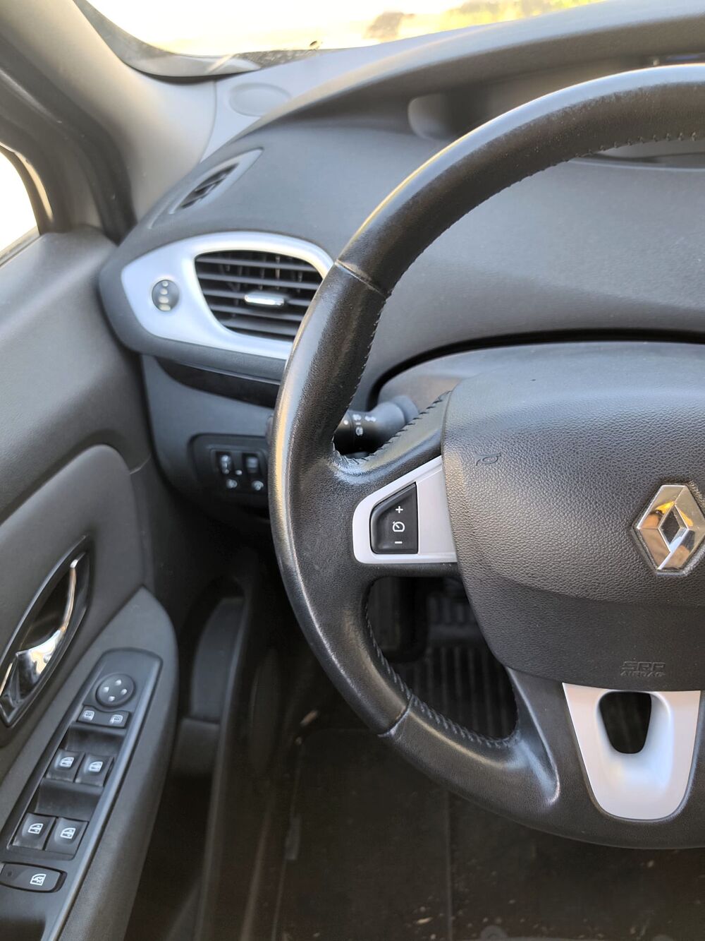 Sc&eacute;nic Renault III – 1.6 dCi 130 Energy – finition Dynamique 2012 occasion 34160 Castries