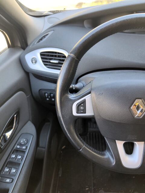 Sc&eacute;nic Renault III – 1.6 dCi 130 Energy – finition Dynamique 2012 occasion 34160 Castries