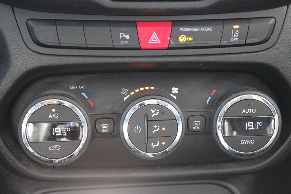 Renegade 1.6 JTD 120 ch LIMITED ( Si&egrave;ges chauffants, GPS, Radar Arr . 2015 occasion 34200 S&egrave;te