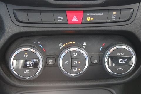 Renegade 1.6 JTD 120 ch LIMITED ( Si&egrave;ges chauffants, GPS, Radar Arr . 2015 occasion 34200 S&egrave;te