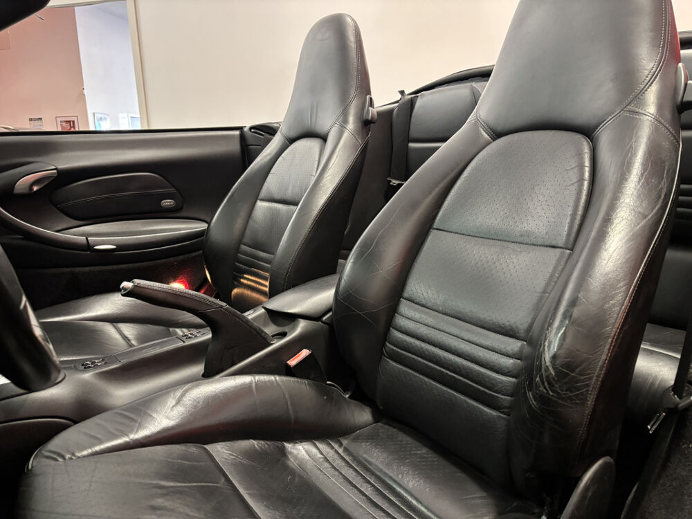 911 (996) 996 CABRIOLET 3.4 CARRERA 4 TIPTRONIC S + HARDTOP 2001 occasion 37170 Chambray-l&egrave;s-Tours