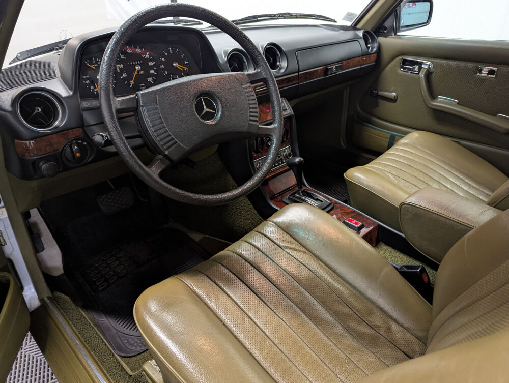 230 C 1978 occasion 95800 Cergy