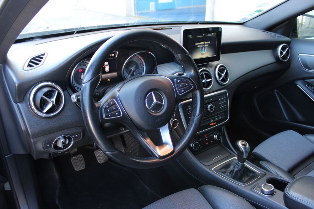 Classe GLA 2.2 200 D 135 INSPIRATION ( Cam&eacute;ra de recul, Gps, Clim... ) 2017 occasion 34200 S&egrave;te